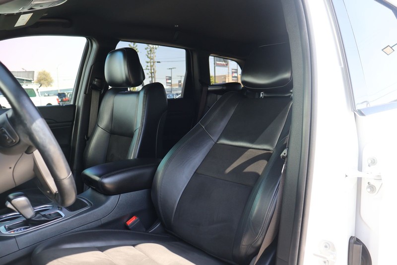 Jeep Grand Cherokee Vehicle Full-screen Gallery Image 17