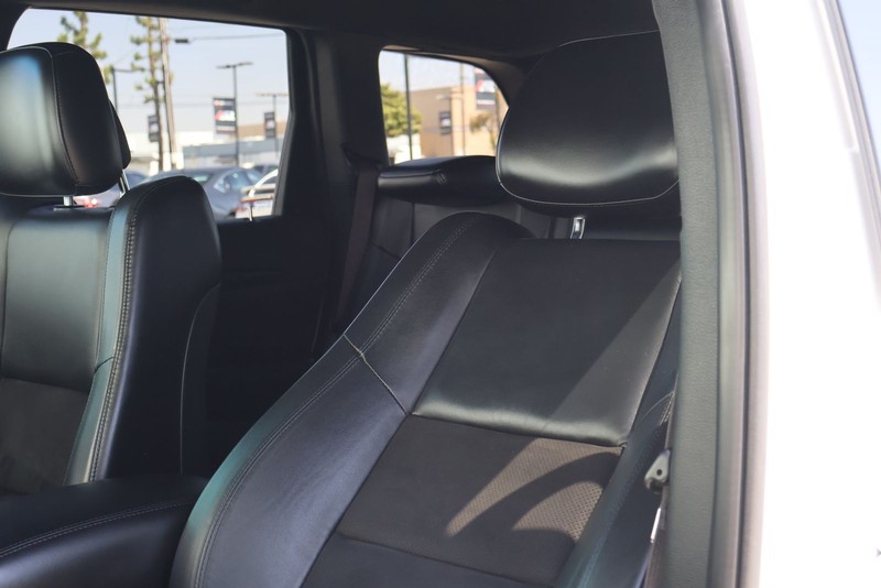 Jeep Grand Cherokee Vehicle Full-screen Gallery Image 18