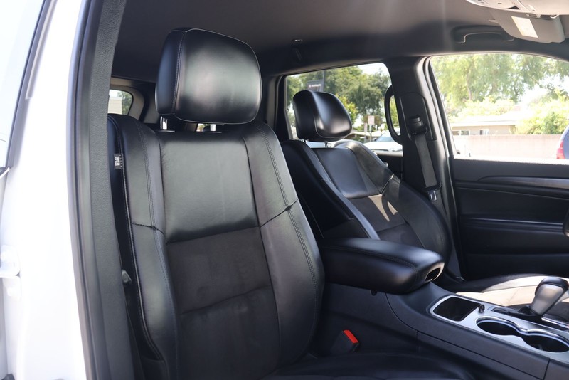 Jeep Grand Cherokee Vehicle Full-screen Gallery Image 20