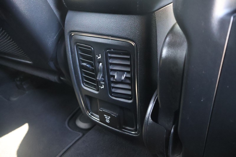 Jeep Grand Cherokee Vehicle Full-screen Gallery Image 22