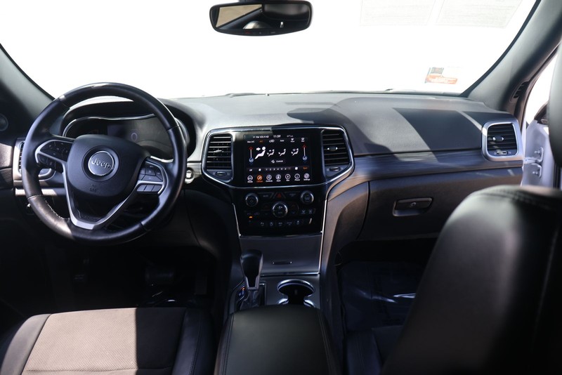 Jeep Grand Cherokee Vehicle Full-screen Gallery Image 23