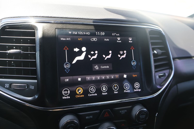 Jeep Grand Cherokee Vehicle Full-screen Gallery Image 29