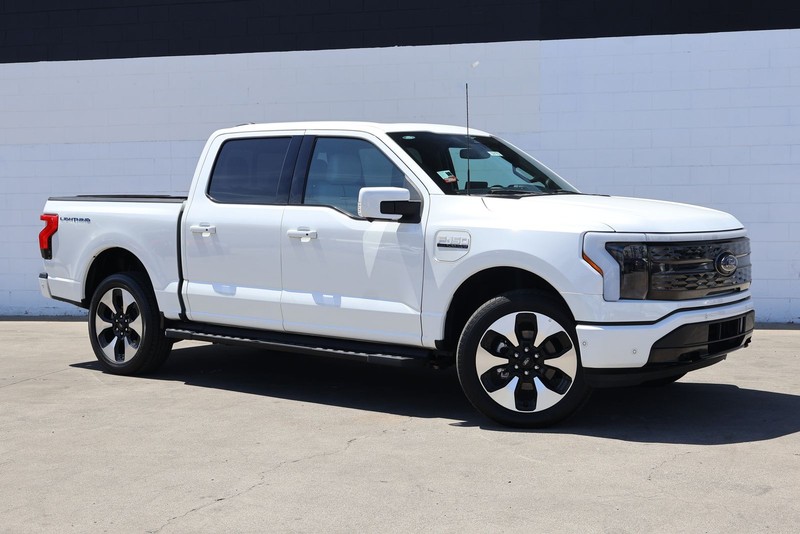 Ford F-150 Lightning Vehicle Full-screen Gallery Image 01