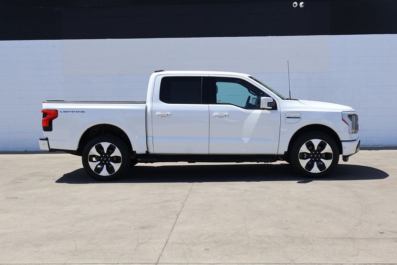 Ford F-150 Lightning Vehicle Full-screen Gallery Image 04