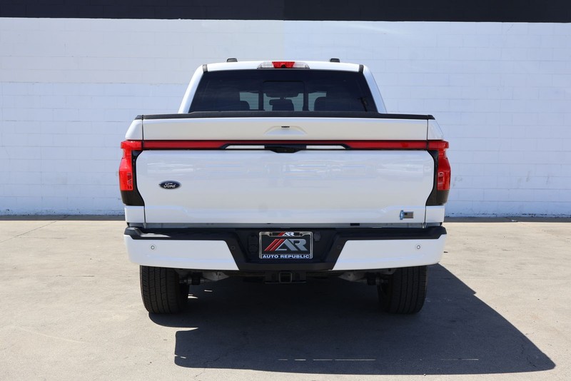 Ford F-150 Lightning Vehicle Full-screen Gallery Image 06