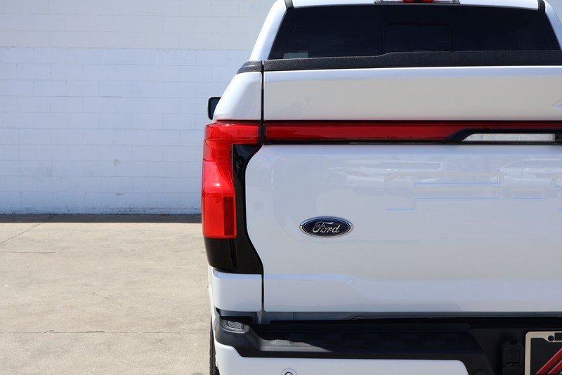 Ford F-150 Lightning Vehicle Full-screen Gallery Image 07