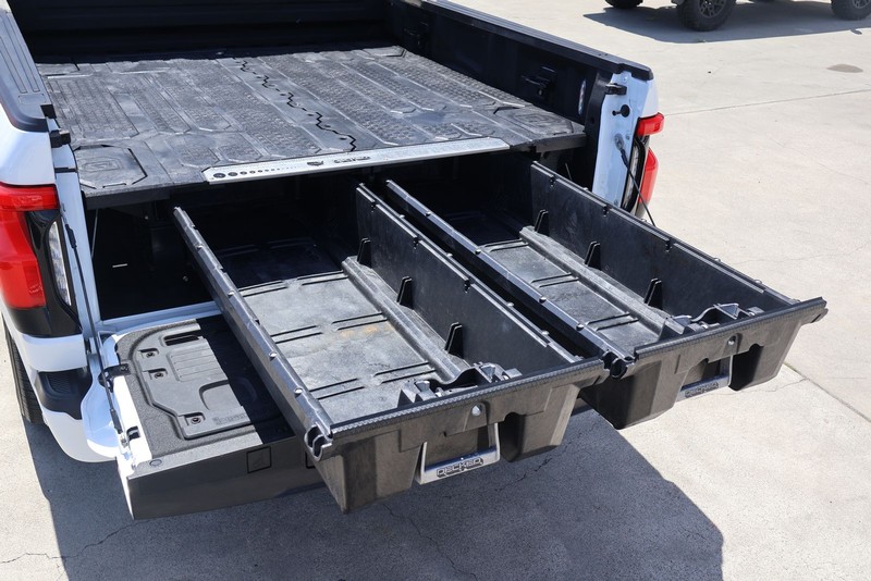 Ford F-150 Lightning Vehicle Full-screen Gallery Image 09