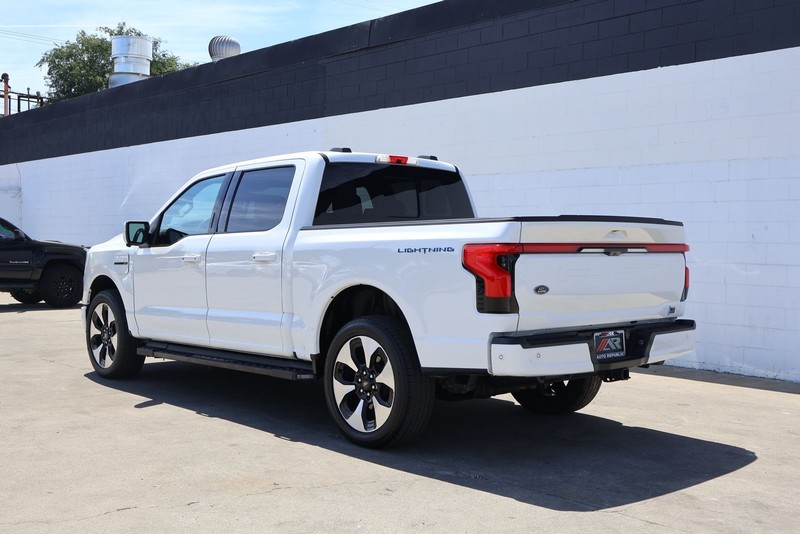 Ford F-150 Lightning Vehicle Full-screen Gallery Image 10