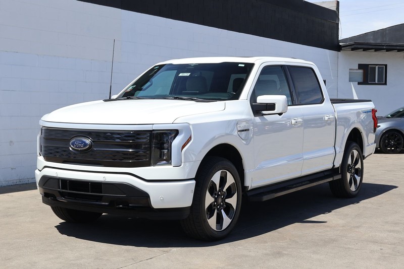 Ford F-150 Lightning Vehicle Full-screen Gallery Image 12