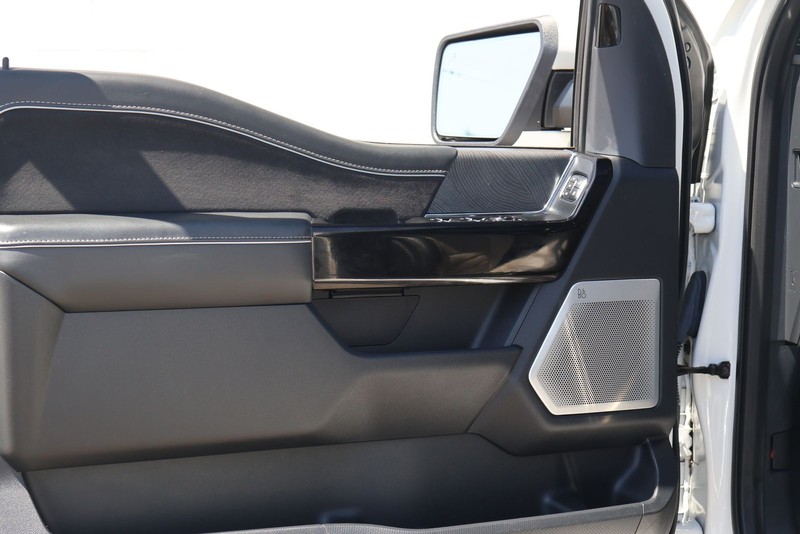 Ford F-150 Lightning Vehicle Full-screen Gallery Image 16