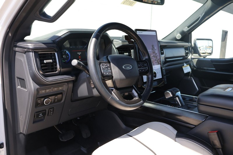 Ford F-150 Lightning Vehicle Full-screen Gallery Image 17