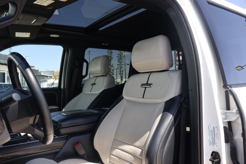 Ford F-150 Lightning Vehicle Full-screen Gallery Image 19