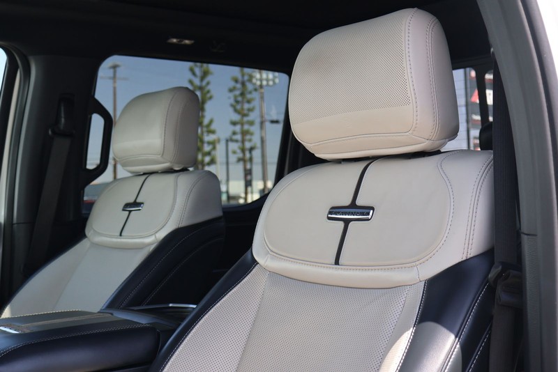 Ford F-150 Lightning Vehicle Full-screen Gallery Image 20