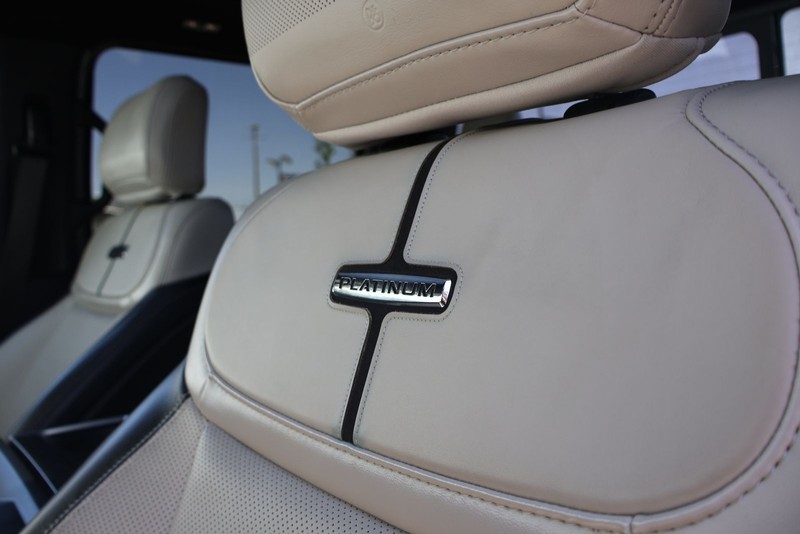 Ford F-150 Lightning Vehicle Full-screen Gallery Image 21