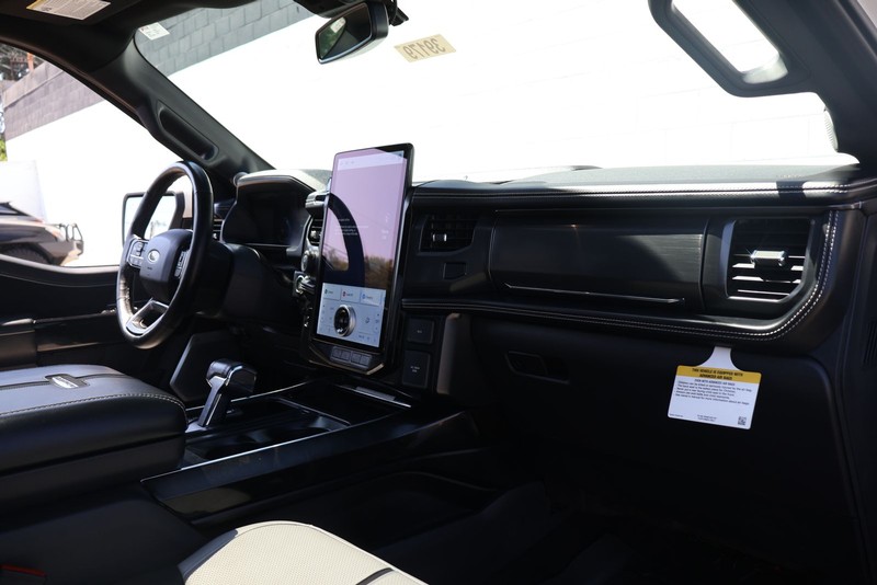 Ford F-150 Lightning Vehicle Full-screen Gallery Image 22