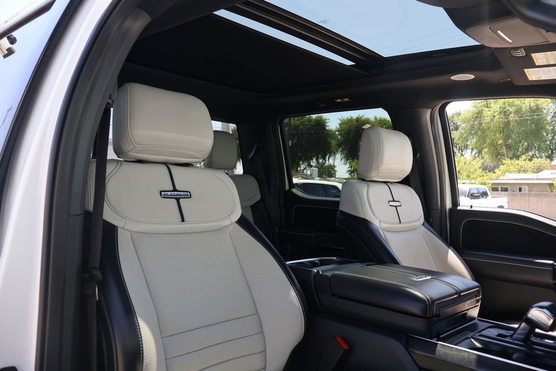 Ford F-150 Lightning Vehicle Full-screen Gallery Image 23