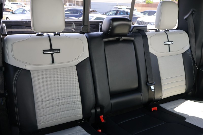 Ford F-150 Lightning Vehicle Full-screen Gallery Image 24