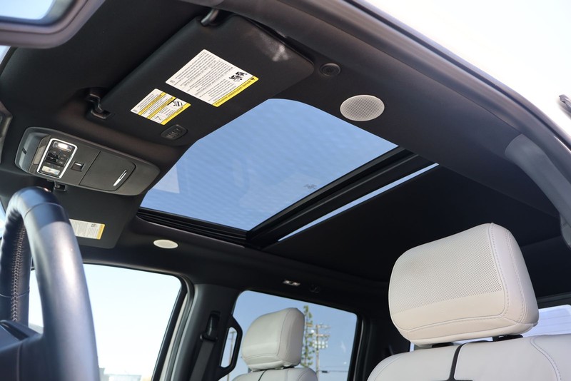 Ford F-150 Lightning Vehicle Full-screen Gallery Image 36