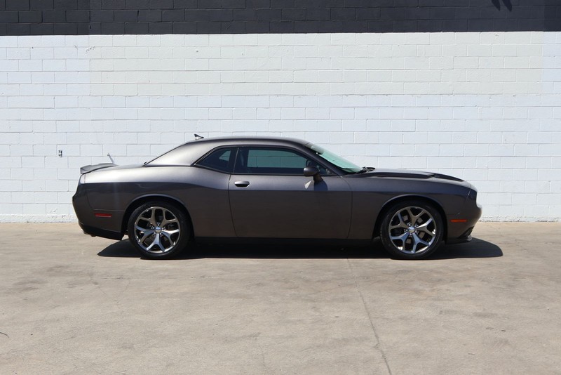 Dodge Challenger Vehicle Full-screen Gallery Image 04