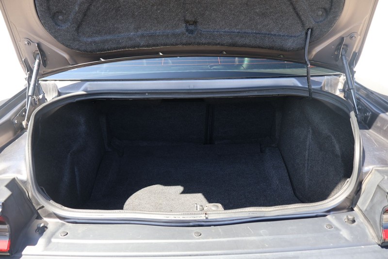 Dodge Challenger Vehicle Full-screen Gallery Image 07