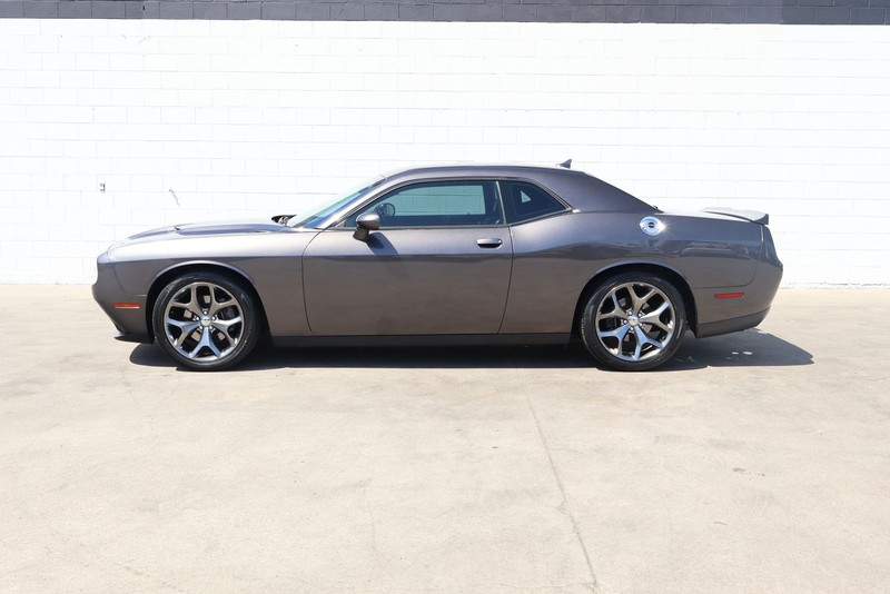 Dodge Challenger Vehicle Full-screen Gallery Image 10