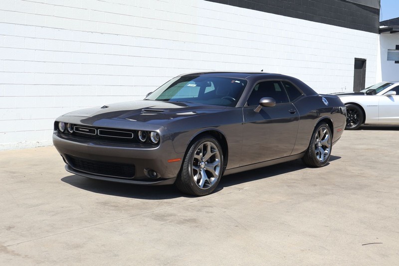 Dodge Challenger Vehicle Full-screen Gallery Image 11