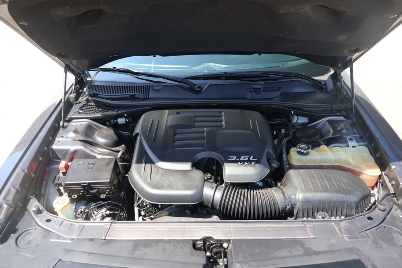 Dodge Challenger Vehicle Full-screen Gallery Image 12