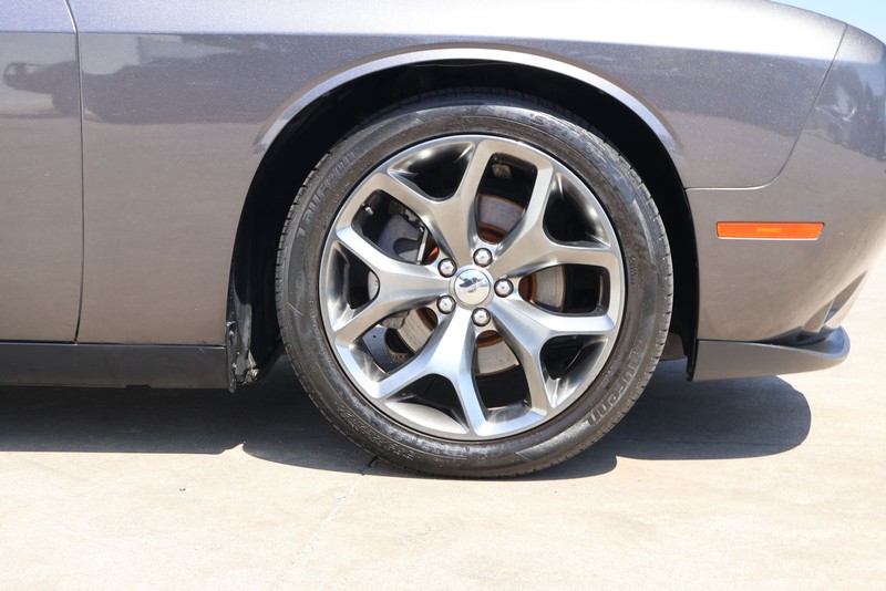 Dodge Challenger Vehicle Full-screen Gallery Image 13