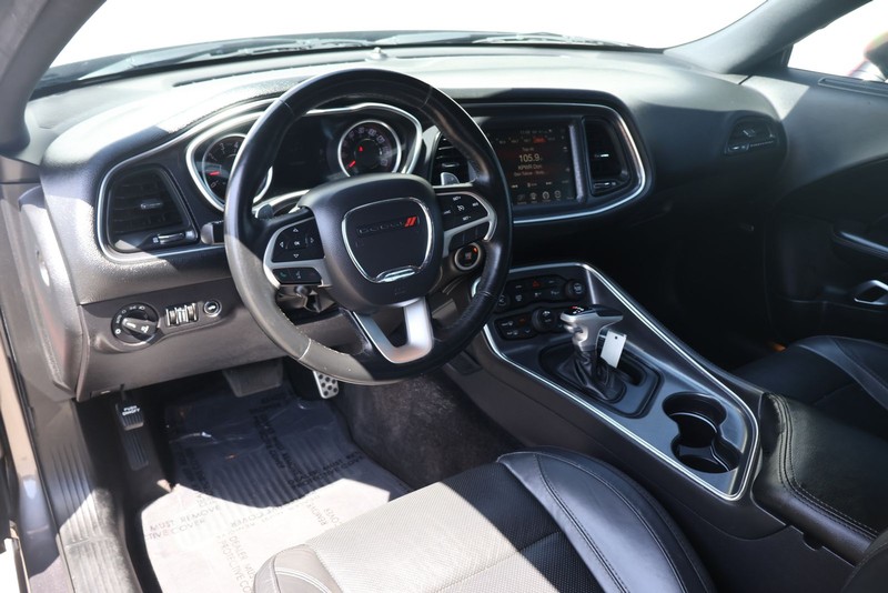 Dodge Challenger Vehicle Full-screen Gallery Image 16