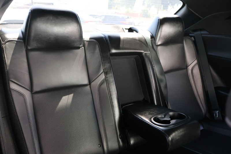 Dodge Challenger Vehicle Full-screen Gallery Image 21