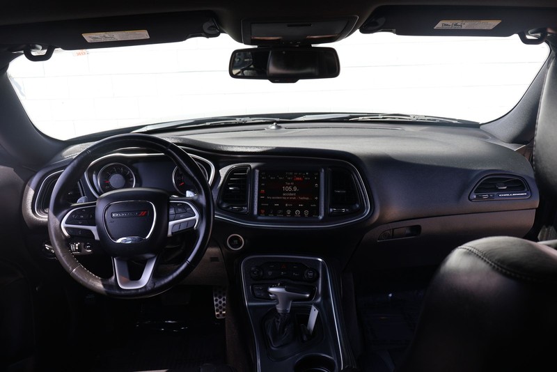 Dodge Challenger Vehicle Full-screen Gallery Image 22