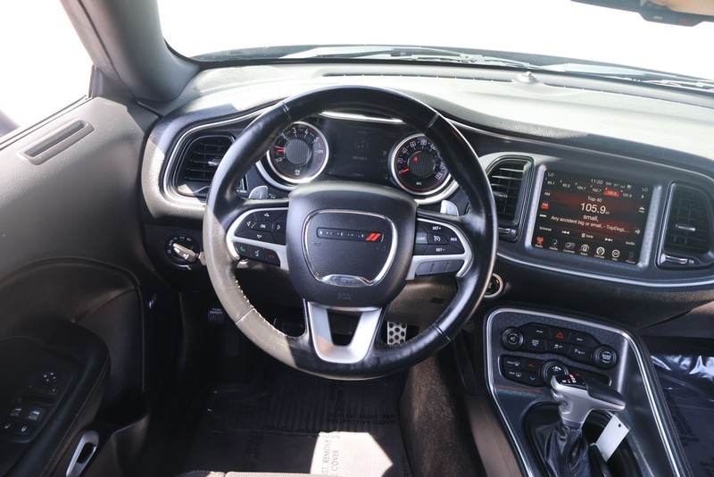 Dodge Challenger Vehicle Full-screen Gallery Image 24