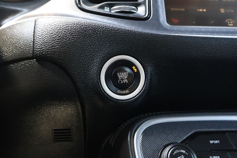 Dodge Challenger Vehicle Full-screen Gallery Image 27