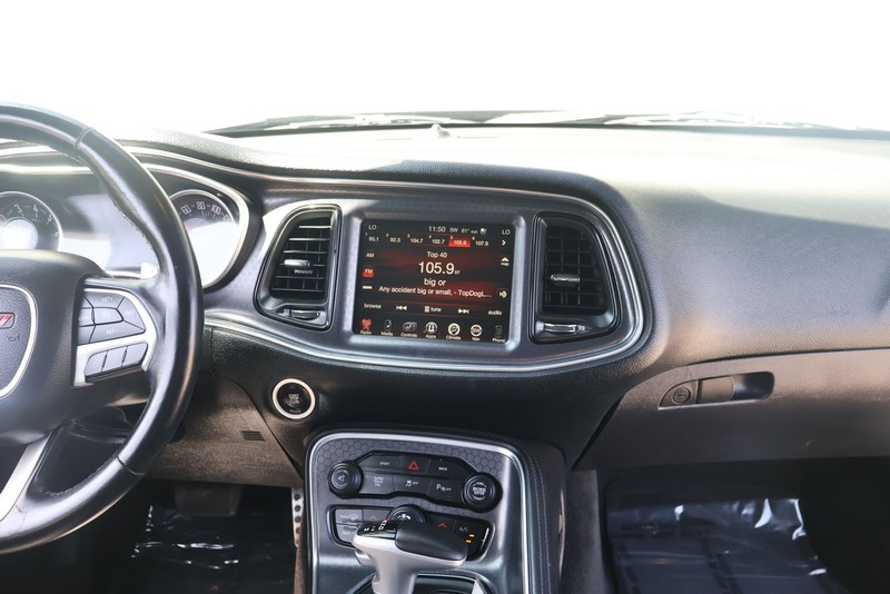 Dodge Challenger Vehicle Full-screen Gallery Image 28