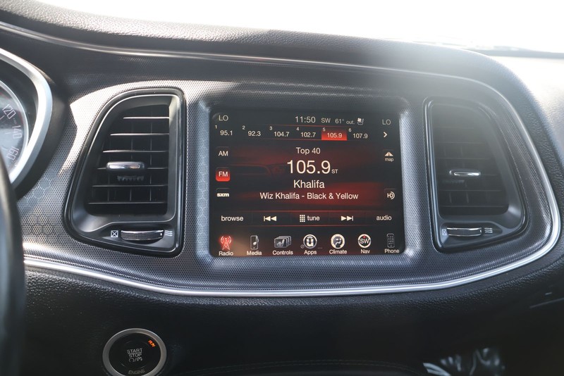 Dodge Challenger Vehicle Full-screen Gallery Image 29