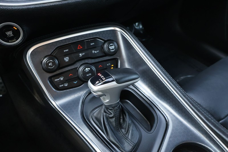 Dodge Challenger Vehicle Full-screen Gallery Image 31