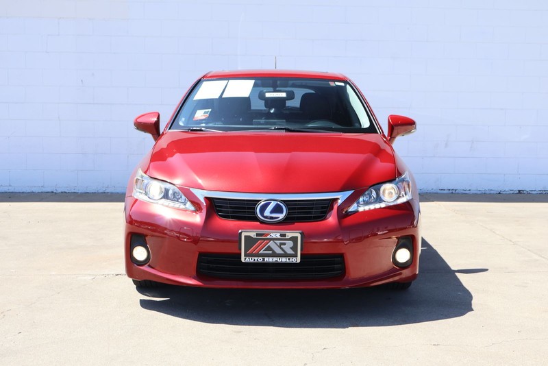 Lexus CT 200h Vehicle Full-screen Gallery Image 02