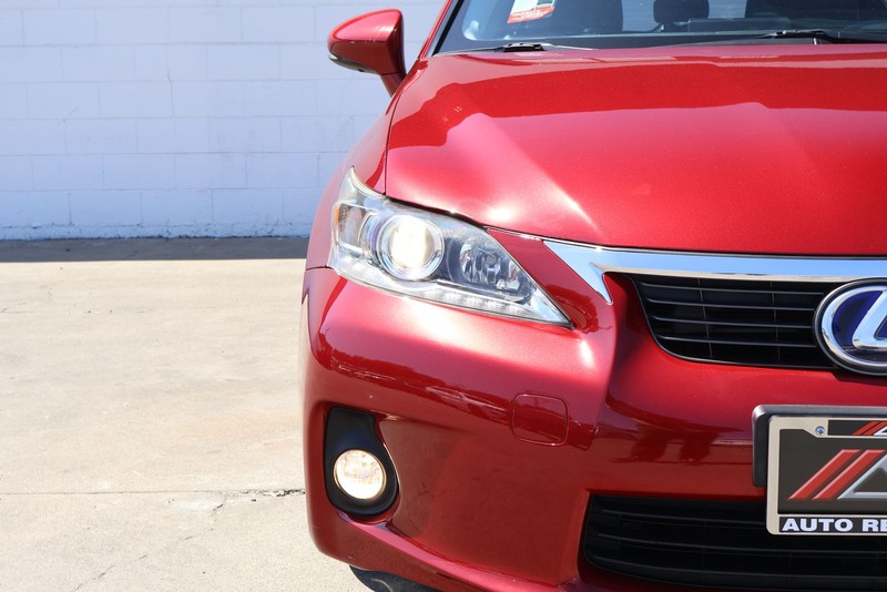 Lexus CT 200h Vehicle Full-screen Gallery Image 03