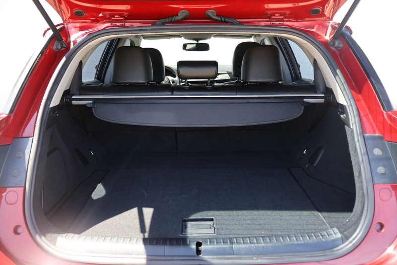 Lexus CT 200h Vehicle Full-screen Gallery Image 06