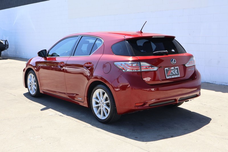 Lexus CT 200h Vehicle Full-screen Gallery Image 07