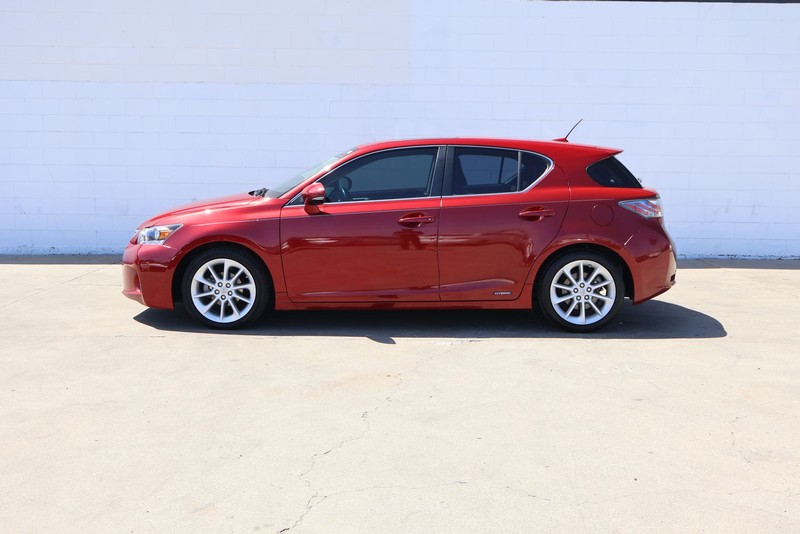 Lexus CT 200h Vehicle Full-screen Gallery Image 08