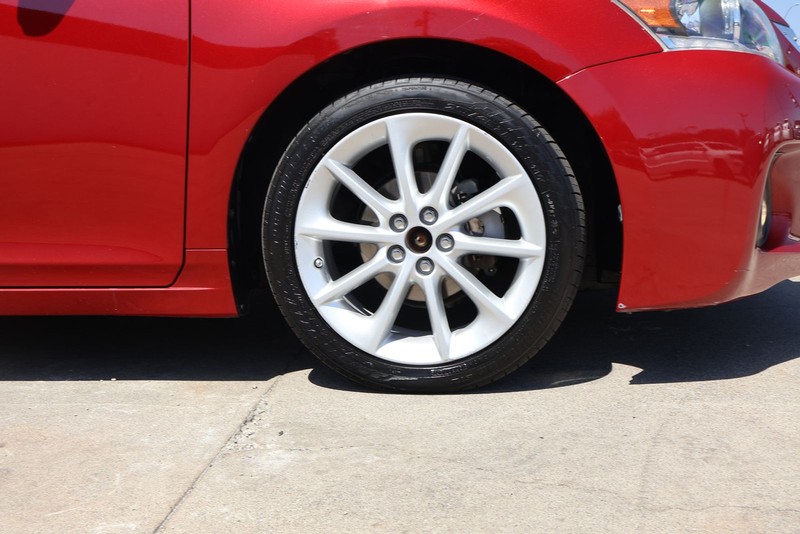 Lexus CT 200h Vehicle Full-screen Gallery Image 11