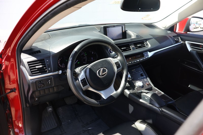 Lexus CT 200h Vehicle Full-screen Gallery Image 13