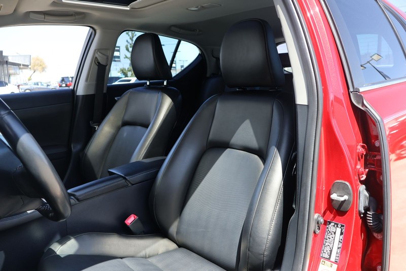 Lexus CT 200h Vehicle Full-screen Gallery Image 14