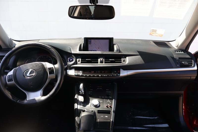 Lexus CT 200h Vehicle Full-screen Gallery Image 19