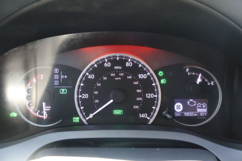 Lexus CT 200h Vehicle Full-screen Gallery Image 20