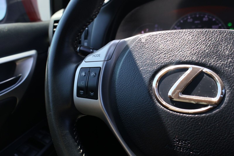 Lexus CT 200h Vehicle Full-screen Gallery Image 22