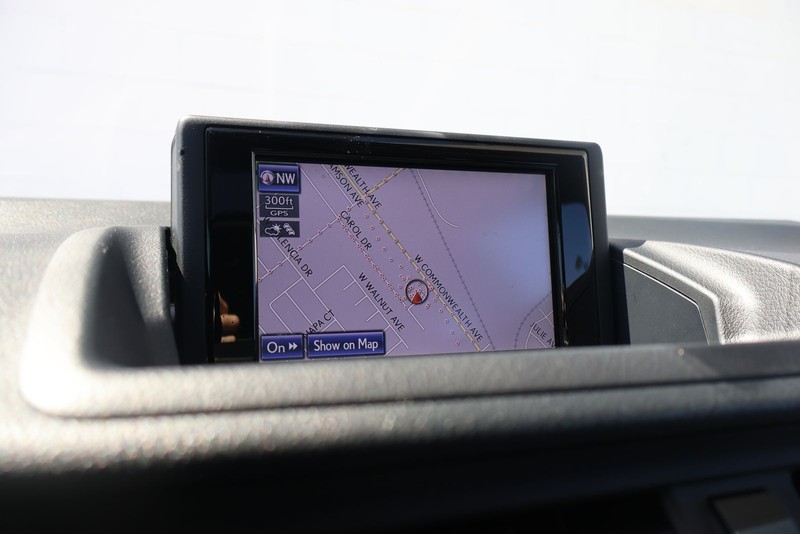 Lexus CT 200h Vehicle Full-screen Gallery Image 25