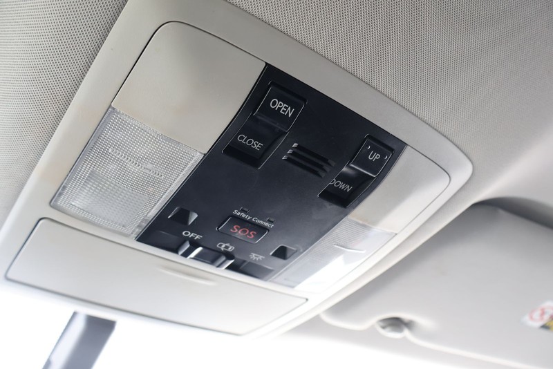 Lexus CT 200h Vehicle Full-screen Gallery Image 30