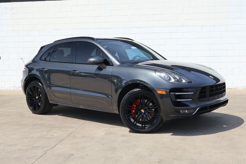 Porsche Macan Vehicle Full-screen Gallery Image 01